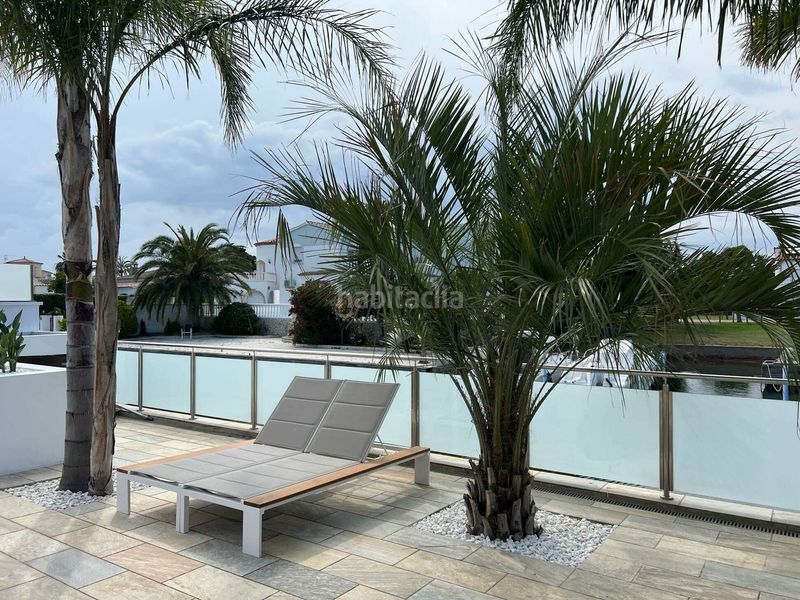 Foto 527d86e4-9eea-45c2-82c5-6c3ff03cdbc6. Casa amb aparcament piscina a Cap Ras - Creus - Falconera Empuriabrava