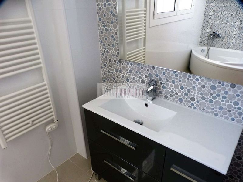 Foto 5ac55508-c4f6-4938-87f6-9bb633062f12. Casa amb aparcament piscina a Cap Ras - Creus - Falconera Empuriabrava