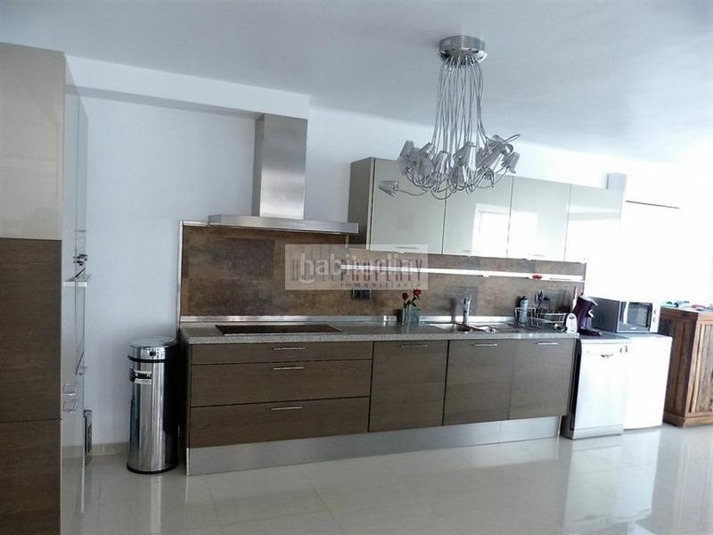 Foto 70e7182f-2ba4-4e65-a7cb-e2fc0fa83be3. Casa amb aparcament piscina a Cap Ras - Creus - Falconera Empuriabrava