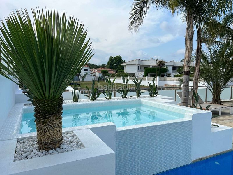 Foto 7635c96a-f485-43ae-aab5-75ac120e920b. Casa amb aparcament piscina a Cap Ras - Creus - Falconera Empuriabrava