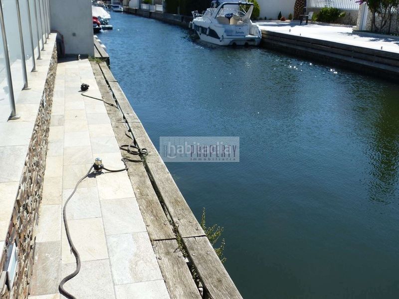 Foto 81d67219-00c1-4170-8c86-9808248320a7. Casa amb aparcament piscina a Cap Ras - Creus - Falconera Empuriabrava