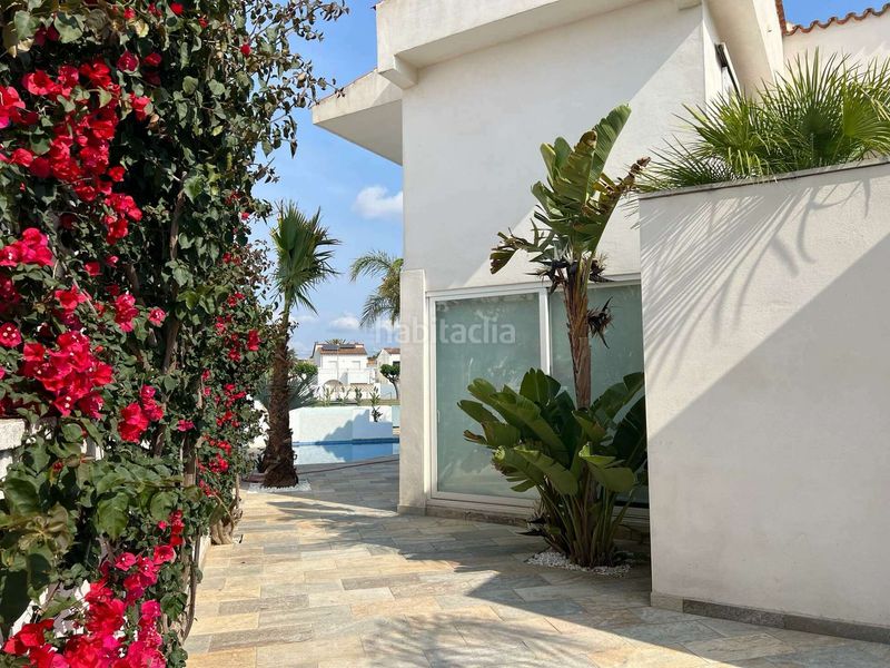 Foto 8371ad85-57b1-42a3-a9de-e9282b7071b3. Casa amb aparcament piscina a Cap Ras - Creus - Falconera Empuriabrava