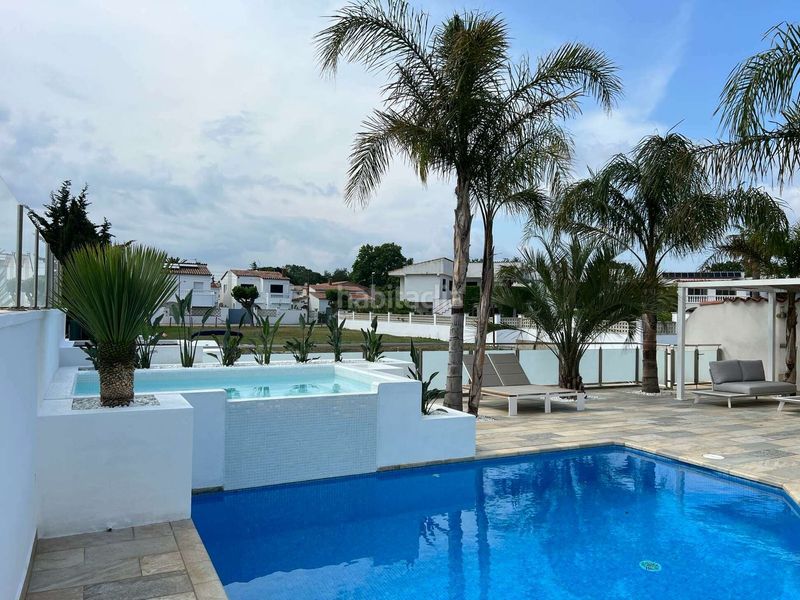 Foto 98600711-f0de-4ec7-8891-7a59f04bd7ff. Casa amb aparcament piscina a Cap Ras - Creus - Falconera Empuriabrava