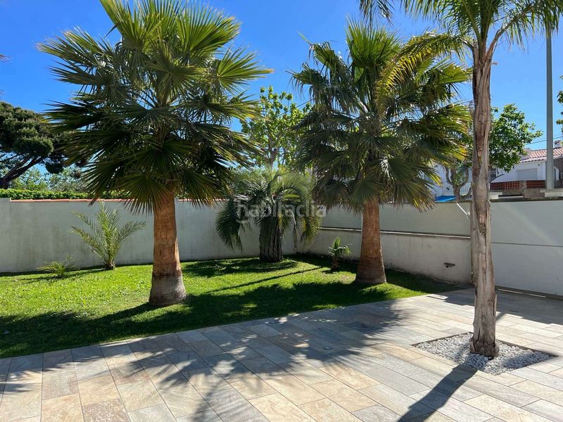 Foto 9f455865-809f-4c02-98ea-265b792bcc7a. Casa amb aparcament piscina a Cap Ras - Creus - Falconera Empuriabrava