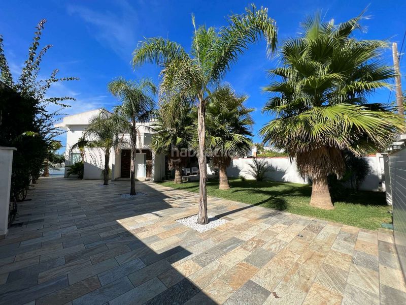 Foto a7a20bf3-88d1-44de-8fc3-39d1539e0fe9. Casa amb aparcament piscina a Cap Ras - Creus - Falconera Empuriabrava