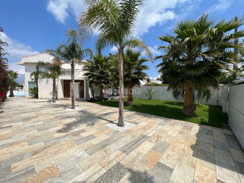 Foto c7387e7a-71ff-4f2b-b110-d90b8d35ac30. Casa amb aparcament piscina a Cap Ras - Creus - Falconera Empuriabrava