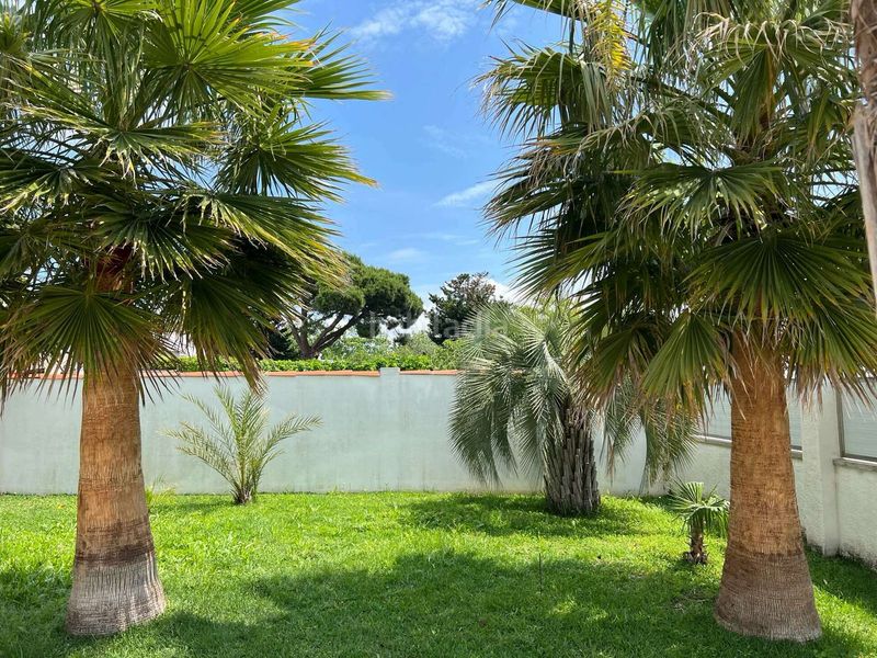 Foto e461621d-a7d1-4ca6-a899-2739c9d8a072. Casa amb aparcament piscina a Cap Ras - Creus - Falconera Empuriabrava