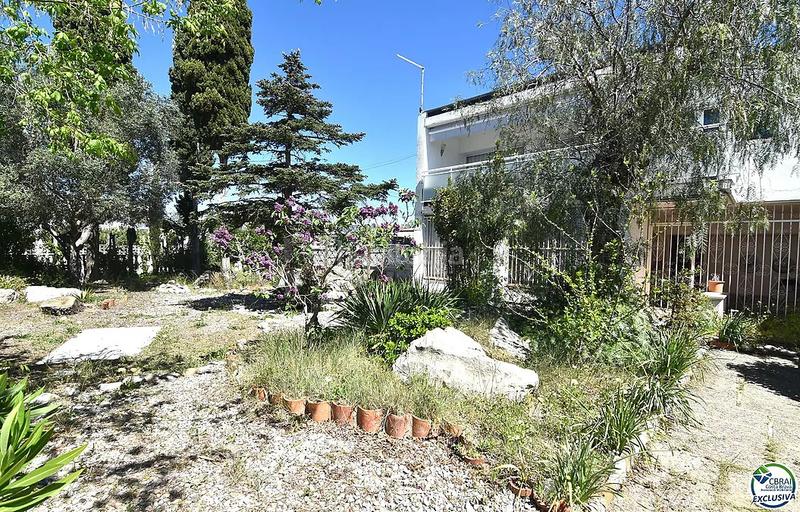 Foto 75450b45-6d46-4c67-8eea-a53bd2beed76. Apartamento grande apartamento a renovar en santa margarita, , con un amplio jardín privado de 207 m2. en Roses