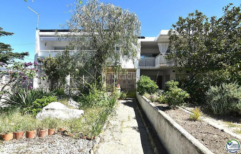Foto c08fd209-e7a0-4817-8615-9df1c18e290b. Apartamento grande apartamento a renovar en santa margarita, , con un amplio jardín privado de 207 m2. en Roses