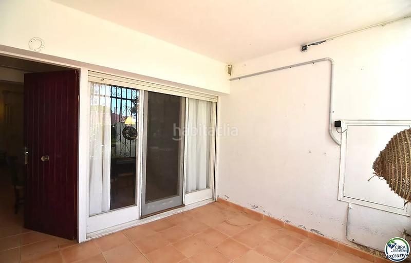 Foto f35754d3-64ce-4e8e-9103-c4a63073e85e. Apartamento grande apartamento a renovar en santa margarita, , con un amplio jardín privado de 207 m2. en Roses