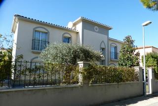 Casa a Alberes. Hermosa villa con muy buena orientación situada cerca de la play