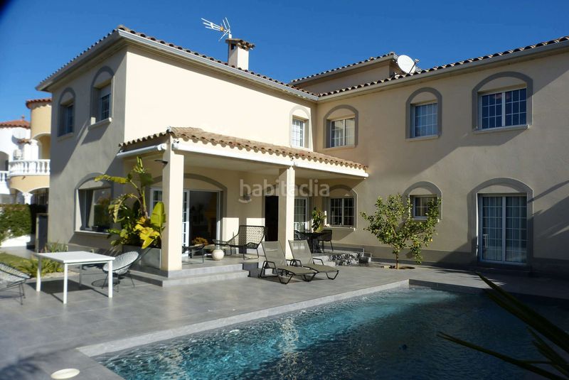 Foto 2ba6747b-a95b-4dad-9e3b-df5f6cfb956b. Casa amb piscina a Alberes Empuriabrava