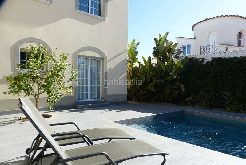 Foto 4f56361a-87c8-4624-a419-200d6ca29567. Casa amb piscina a Alberes Empuriabrava