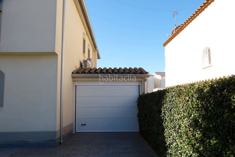 Foto 757a724f-5c14-4b0b-bfc6-961fb6bd535c. Casa amb piscina a Alberes Empuriabrava