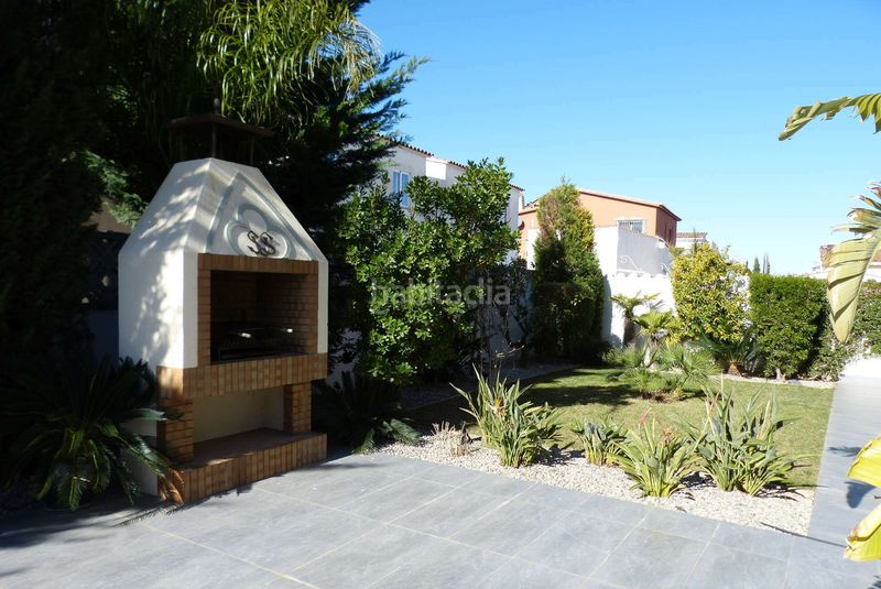 Foto 8c387e29-91b7-45b4-9def-086812e5d359. Casa amb piscina a Alberes Empuriabrava