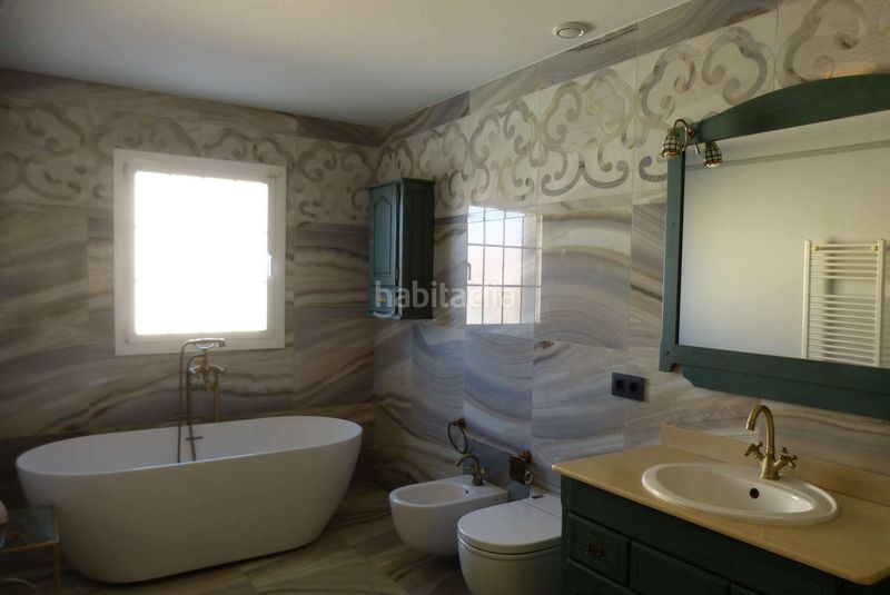 Foto a1d5be26-b036-4e0f-9802-748a7b7b1fc6. Casa amb piscina a Alberes Empuriabrava