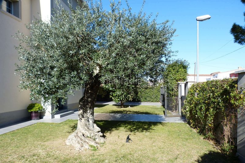 Foto bf471bc9-1e43-4652-b30c-53e5c010be9e. Casa amb piscina a Alberes Empuriabrava
