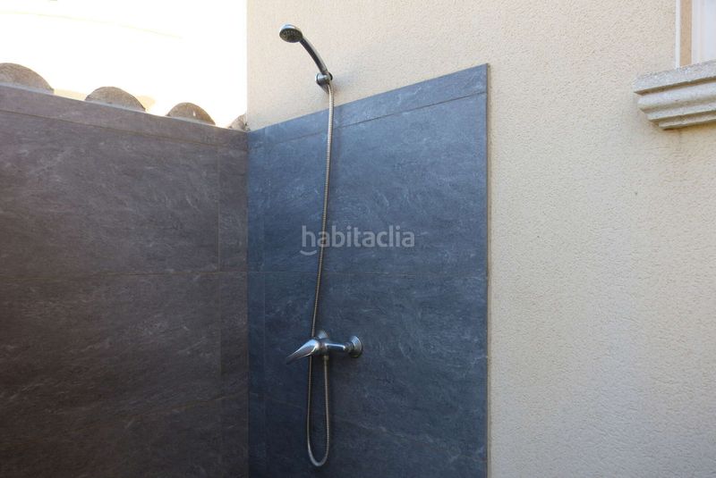 Foto d7e324e3-1f1b-4cd2-b989-af3e2725e206. Casa amb piscina a Alberes Empuriabrava