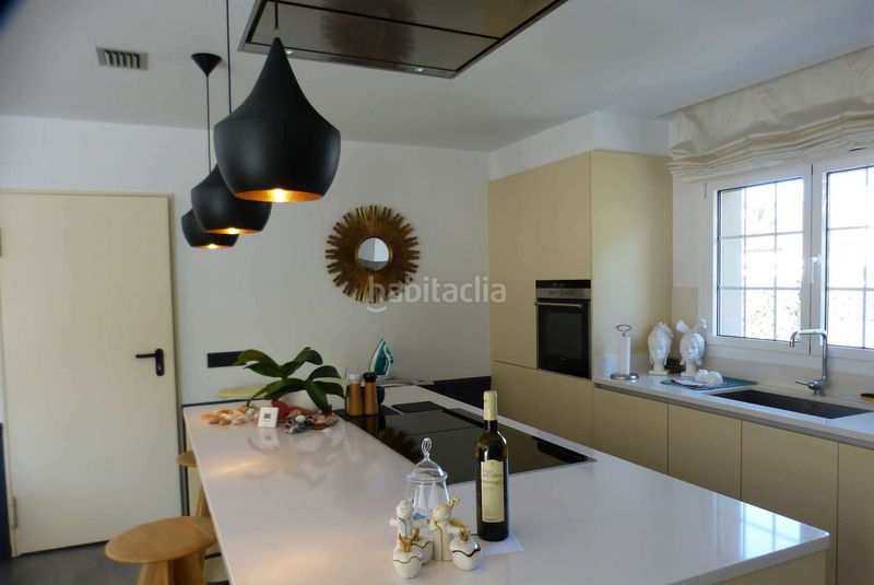 Foto ecac3014-3297-4f1e-a478-86bd746d77f3. Casa amb piscina a Alberes Empuriabrava