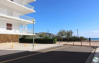 Apartament a Salatar. Amplio ático con gran terraza de 31 m2 a 50 m de la playa en el