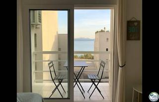 Apartamento en Salatar. Muy bonito apartamento en rosas vista mar con licencia turistica