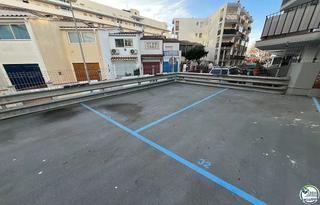 Aparcament cotxe a Muga - Gran Reserva - Badia. Parking sector delta muga