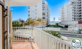 Piccolo appartamento in Santa Margarida. Piso completamente reformado a solo 100 metros de la playa, con