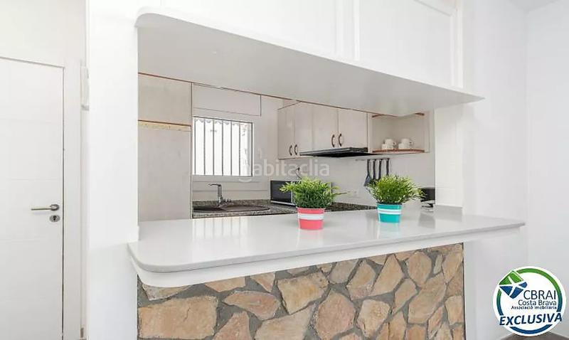 Foto ca4ad14e-aae2-4817-b9bf-ad95f6a4611a. Apartament amb aparcament a Muga - Gran Reserva - Badia Empuriabrava