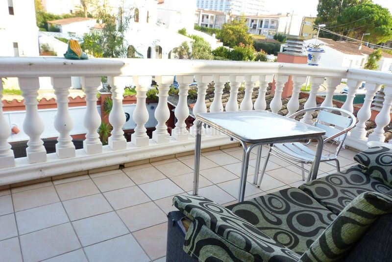 Foto 8a355222-204c-45d5-a2a0-f06d34745b3d. Casa amb calefacció aparcament piscina a Requesens Empuriabrava