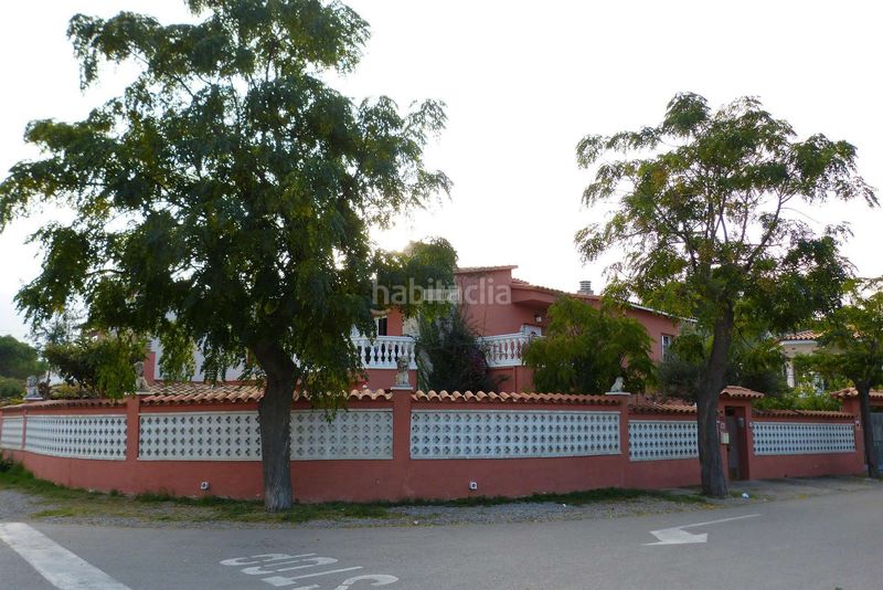 Foto e08c6404-3712-4b88-9e25-8be072bee97f. Casa amb calefacció aparcament piscina a Requesens Empuriabrava