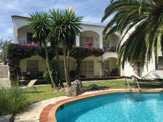 Maison à Muga - Gran Reserva - Badia. Casa con 6 viviendas