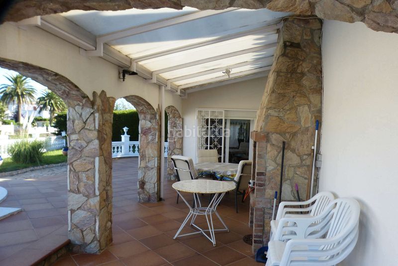 Foto 345f42e4-bfba-4a12-8e7d-98e3bb5af301. Casa amb calefacció aparcament piscina a Requesens Empuriabrava