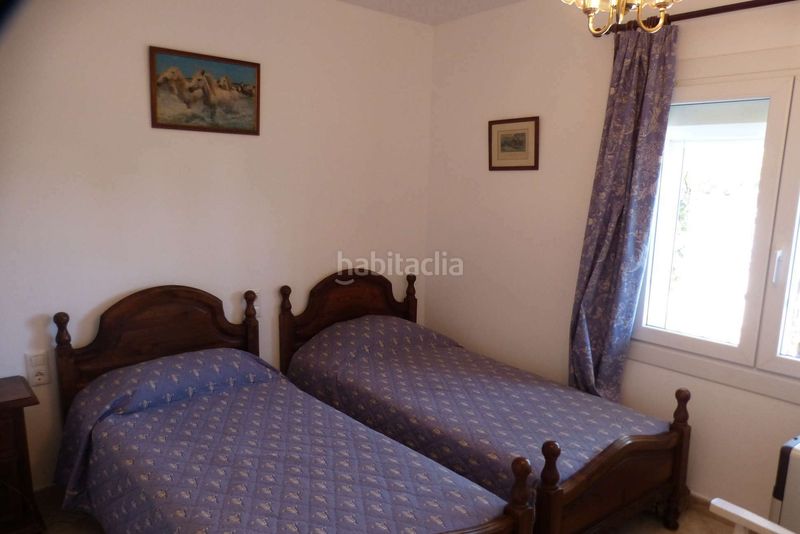 Foto 3ba1fa49-0cf2-4436-bafe-0e7906b60b7c. Casa amb calefacció aparcament piscina a Requesens Empuriabrava