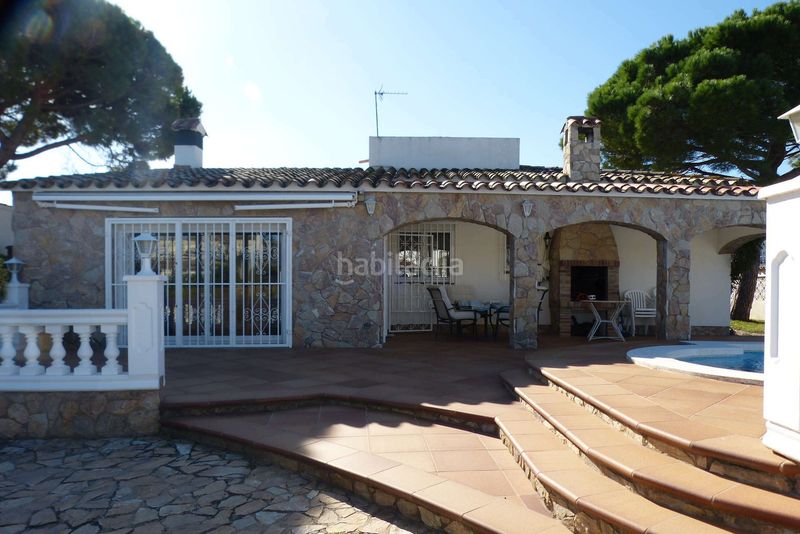 Foto a6913679-52ac-4b71-8d0e-bf5d2bcd7440. Casa amb calefacció aparcament piscina a Requesens Empuriabrava