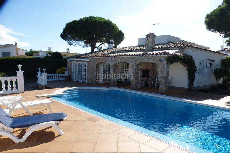 Foto b9529406-4f7f-4b04-9435-90991c842fa6. Casa amb calefacció aparcament piscina a Requesens Empuriabrava