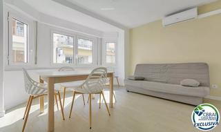 Apartament a Centre. A tan solo 30m de la playa y con licencia turística!