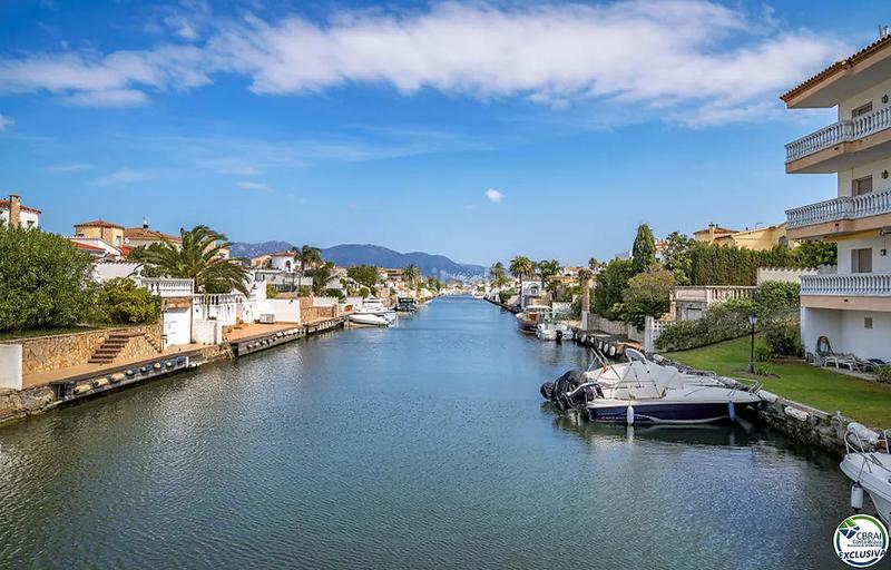 Foto d0bb4892-0a7f-4a54-b8f6-acc151027ba6. Apartament amb piscina a Francolí - Freser - Noguera Empuriabrava