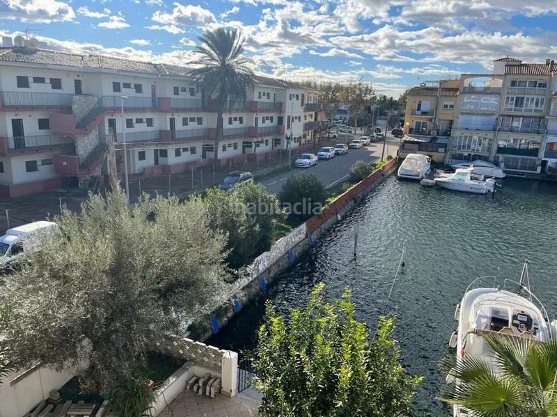 Foto 4207b0b7-2efe-47d7-8031-0ad5ca8cb5f9. Apartamento  amplio , 3 dormitorios en el canal a la venta a , con amarradero de 3 x 15 m y aparcamiento exterior. opor en Empuriabrava