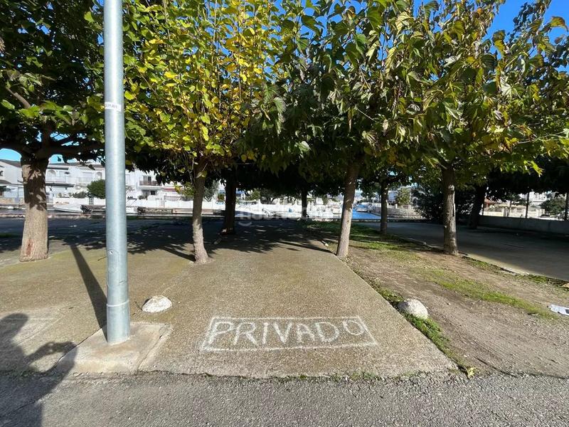 Foto a5d55869-f642-424d-93c3-8d1ab63aca22. Apartamento  amplio , 3 dormitorios en el canal a la venta a , con amarradero de 3 x 15 m y aparcamiento exterior. opor en Empuriabrava