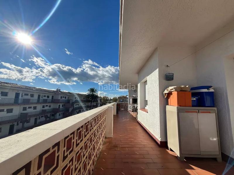 Foto d78b08d4-1b52-4be2-9286-871d058100ba. Apartamento  amplio , 3 dormitorios en el canal a la venta a , con amarradero de 3 x 15 m y aparcamiento exterior. opor en Empuriabrava