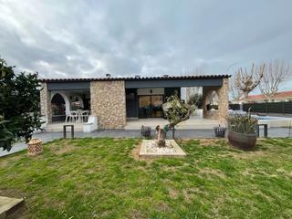 Maison à Moxó - Sant Mori. Impresionante villa con amplio terreno, piscina y potencial de i