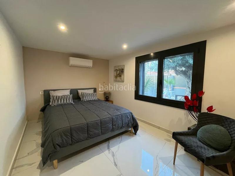 Foto 323bd575-7af7-4fd7-8e9b-ad5f6a9875d6. Casa impresionante villa con amplio terreno, piscina y potencial de inversión en Empuriabrava