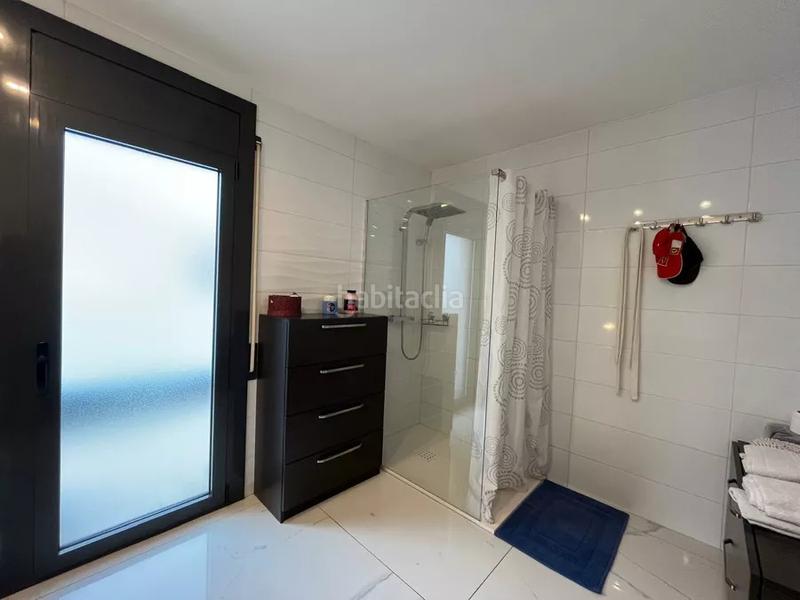 Foto 49185bdb-ac85-478f-91ae-fbe3c7d1acd7. Casa impresionante villa con amplio terreno, piscina y potencial de inversión en Empuriabrava