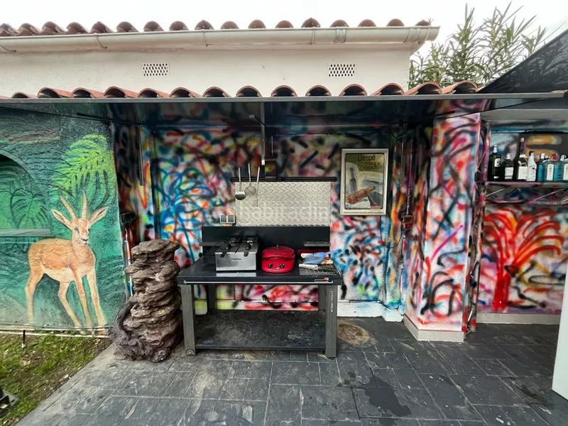 Foto 6d88eddf-85db-468d-b1cf-f7905eaa935b. Casa impresionante villa con amplio terreno, piscina y potencial de inversión en Empuriabrava