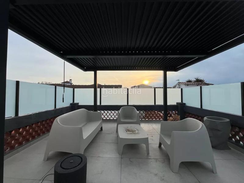 Foto 72e15564-49c7-44de-802e-e0188a544d91. Casa impresionante villa con amplio terreno, piscina y potencial de inversión en Empuriabrava