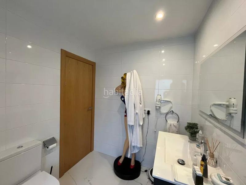 Foto 91c6a630-8f9a-4bc1-b945-b2d4c40b18b8. Casa impresionante villa con amplio terreno, piscina y potencial de inversión en Empuriabrava