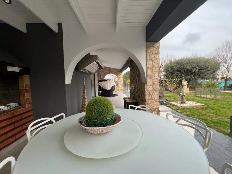 Foto b367d8b7-b623-4fe5-bbcb-294d0d678034. Casa impresionante villa con amplio terreno, piscina y potencial de inversión en Empuriabrava