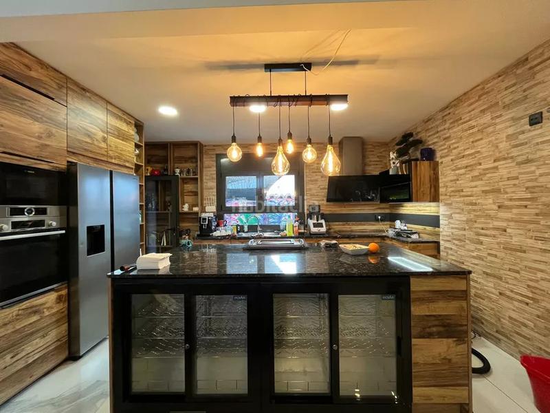 Foto dc835229-a093-46ba-9f09-9b8683373c0f. Casa impresionante villa con amplio terreno, piscina y potencial de inversión en Empuriabrava