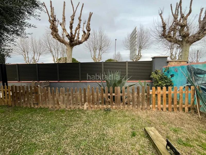 Foto dffe79f6-06c5-4529-baa8-44d8ea531565. Casa impresionante villa con amplio terreno, piscina y potencial de inversión en Empuriabrava