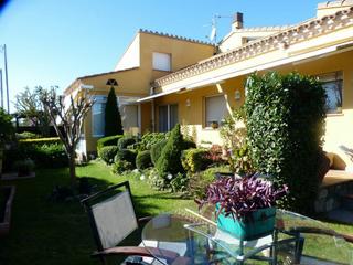 Casa a Fortià. A 5 km de empuriabrava y 10 de figueres, se vende casa muy bonit